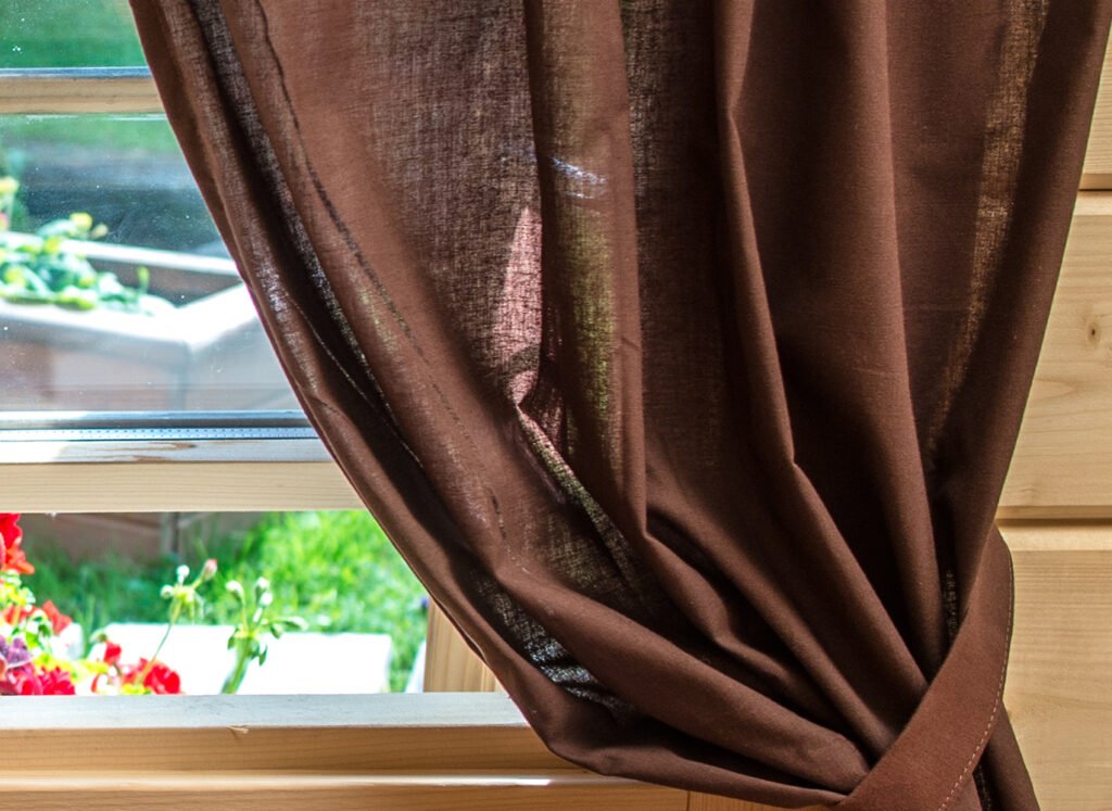 Brúnt gardinsett til paviljong