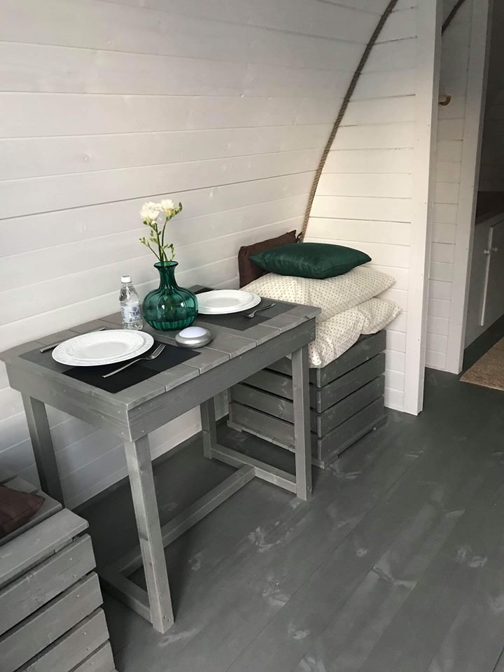 Borð og puffar